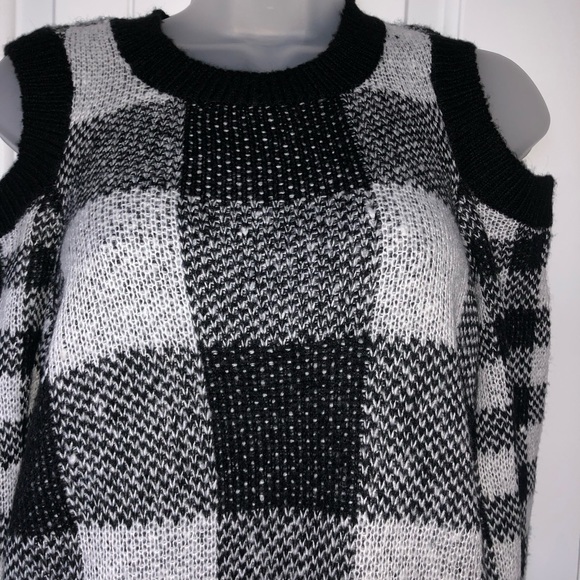 New Black and white sweater - Picture 3 of 3